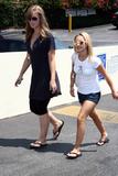 th_91674_Hayden_Panettiere_candid_Hollywood_9147_122_1178lo.jpg