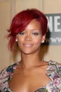 th_60622_RihannasignscopiesofRihannaRihannainNYC27.10.2010_228_122_241lo.jpg