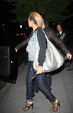 th_72401_Rihanna_leaving_her_hotel_and_heading_out_to_the_4040_Club_in_New_York_City_-_November_2_2009_0016_122_9lo.jpg