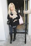 th_14842_ashley_tisdale_out_shopping_at_juicy_couture_tikipeter_celebritycity_014_123_93lo.jpg