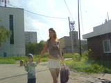 Молодые мамы на прогулке