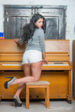 Megan Carter - Megan At The Piano -z48kbu3e5q.jpg