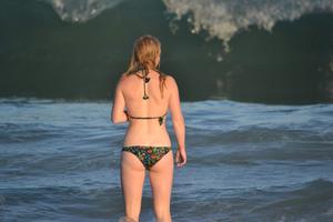  HQ Great A$$ Blonde bikini teen Splashes in the waves - HQ61xxpvxrul.jpg