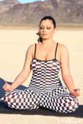 Aria Giovanni Checkered Yoga 2 -z13i5pg7f2.jpg