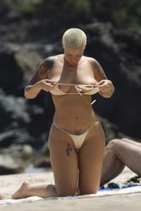 Amber Rose – Topless Bikini Candids in Maui-f4fmdf9hem.jpg