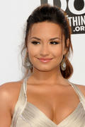 http://img102.imagevenue.com/loc538/th_382860743_DemiLovatoatthe2011DoSomethingAwards1_122_538lo.jpg